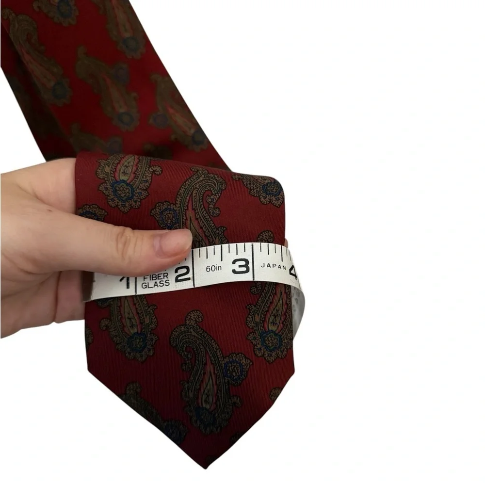 Paul Stuart 100% Silk Tie Made in Italy Red Paisley Classic Designer
